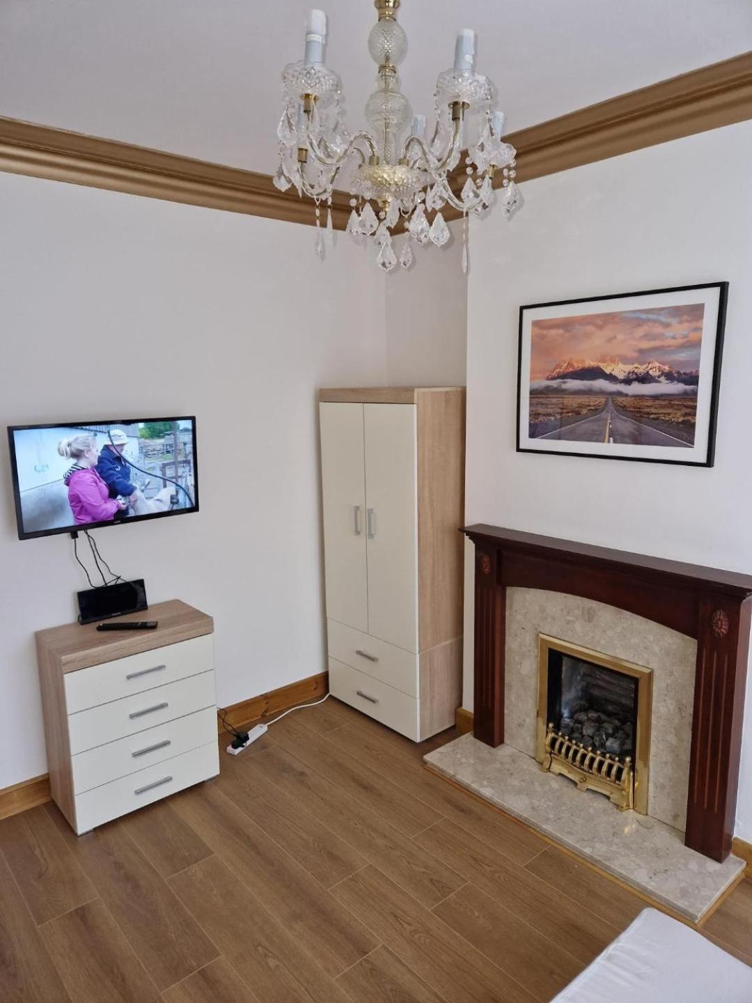 Uplands Grove Bungalow Hotel วุลฟ์เวอร์แฮมป์ตัน ภายนอก รูปภาพ