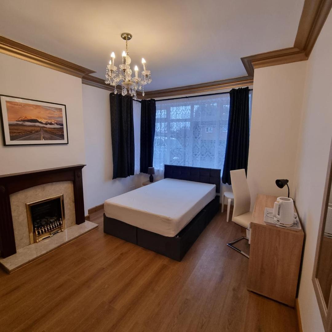 Uplands Grove Bungalow Hotel วุลฟ์เวอร์แฮมป์ตัน ภายนอก รูปภาพ