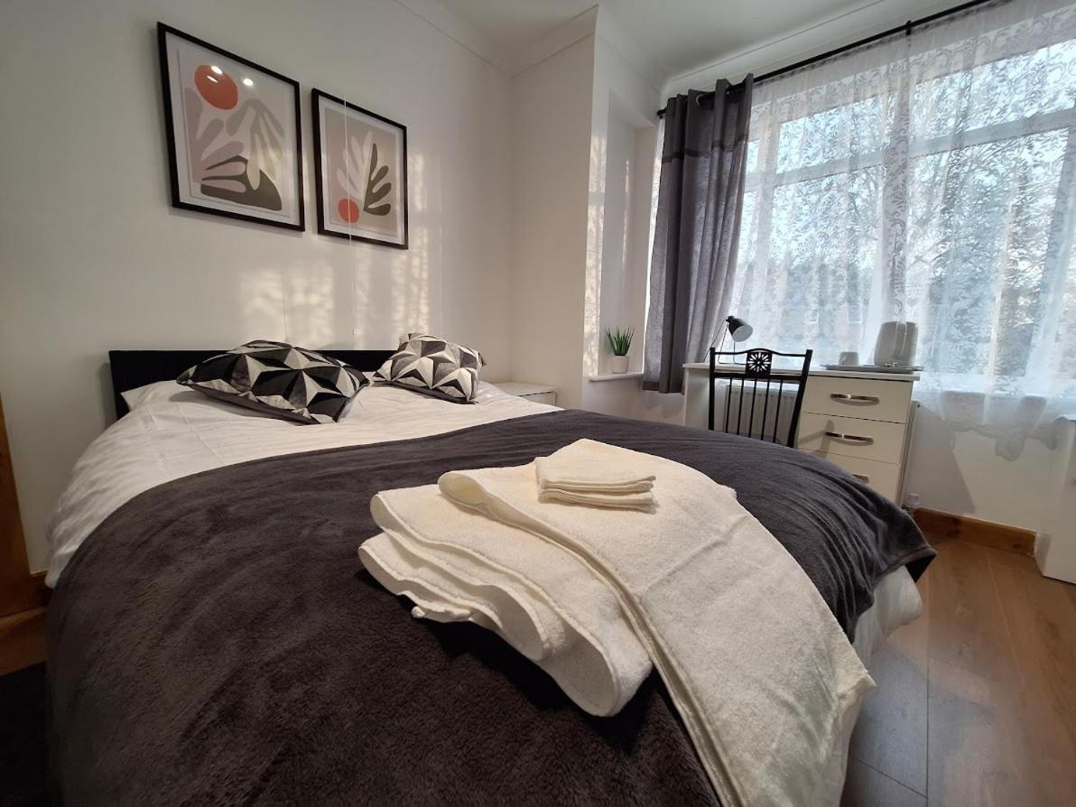 Uplands Grove Bungalow Hotel วุลฟ์เวอร์แฮมป์ตัน ภายนอก รูปภาพ