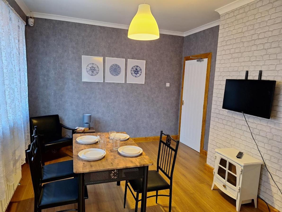 Uplands Grove Bungalow Hotel วุลฟ์เวอร์แฮมป์ตัน ภายนอก รูปภาพ