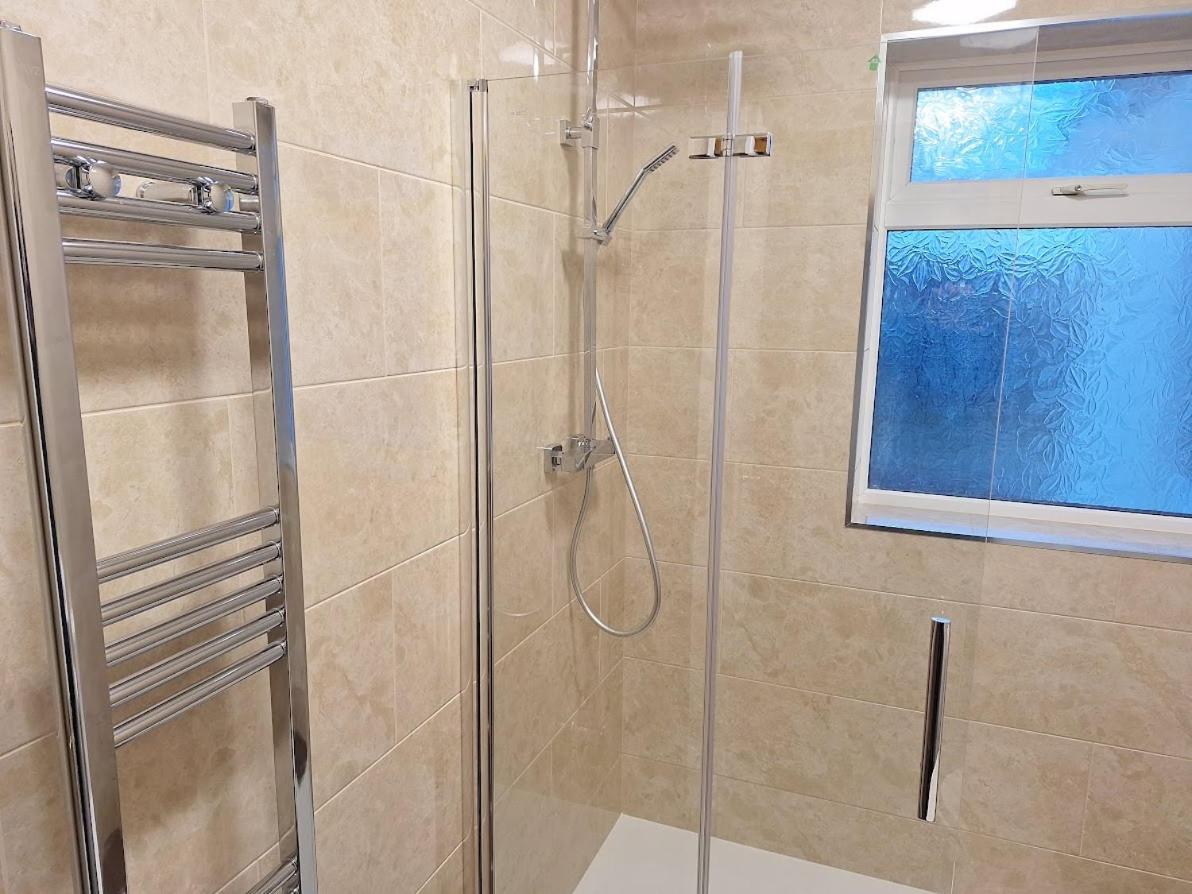 Uplands Grove Bungalow Hotel วุลฟ์เวอร์แฮมป์ตัน ภายนอก รูปภาพ
